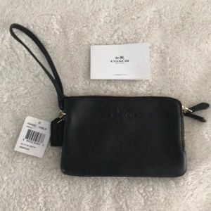 COACH Blk Pebble Leather Dbl Corner Zip Wristlet